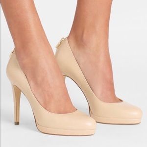Michael Kors women’s Antoinette pump